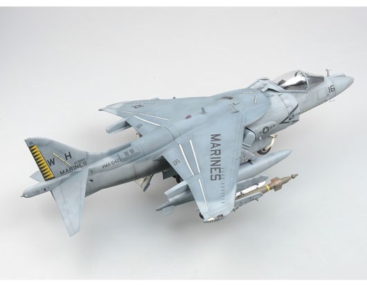 Trumpeter 02285 AV-8B Night Attack Harrier II  1:32