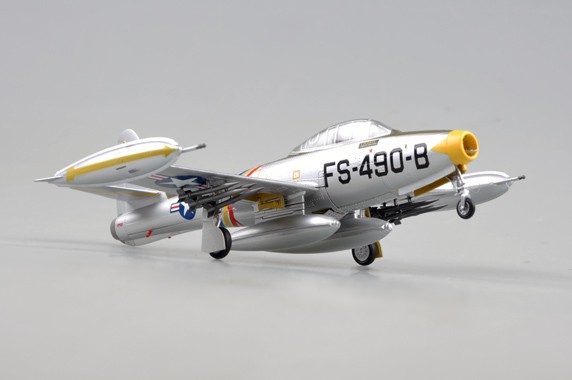 Easy Model 37105 F-84E " THUNDERJET "  1:72