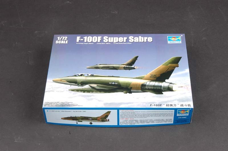 Trumpeter 01650 F-100F Super Sabre 1:72
